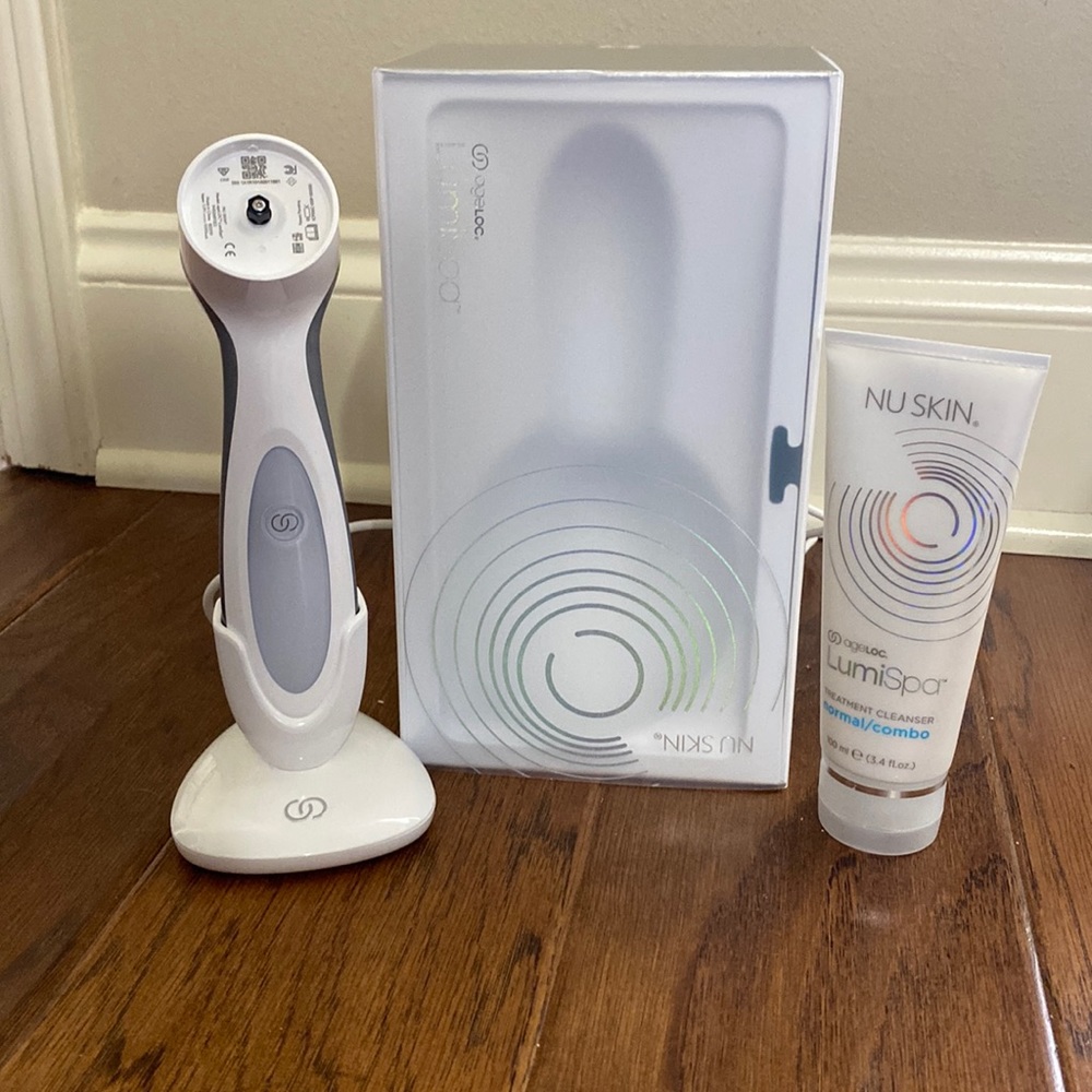 LumiSpa with out head and treatment Cleanser